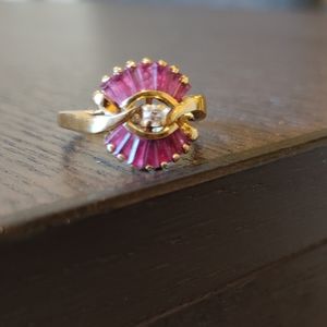 Vintage 14K Gold Ruby Ring w Center Diamond Size 7